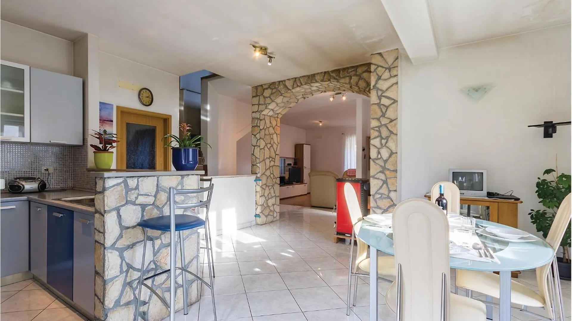 Beautiful Home In Plomin With Kitchen