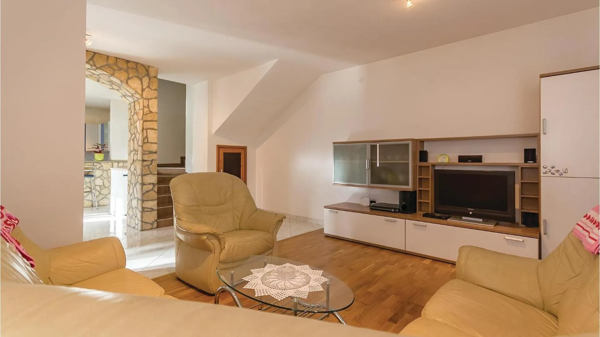 Beautiful Home In Plomin With Kitchen Holiday home