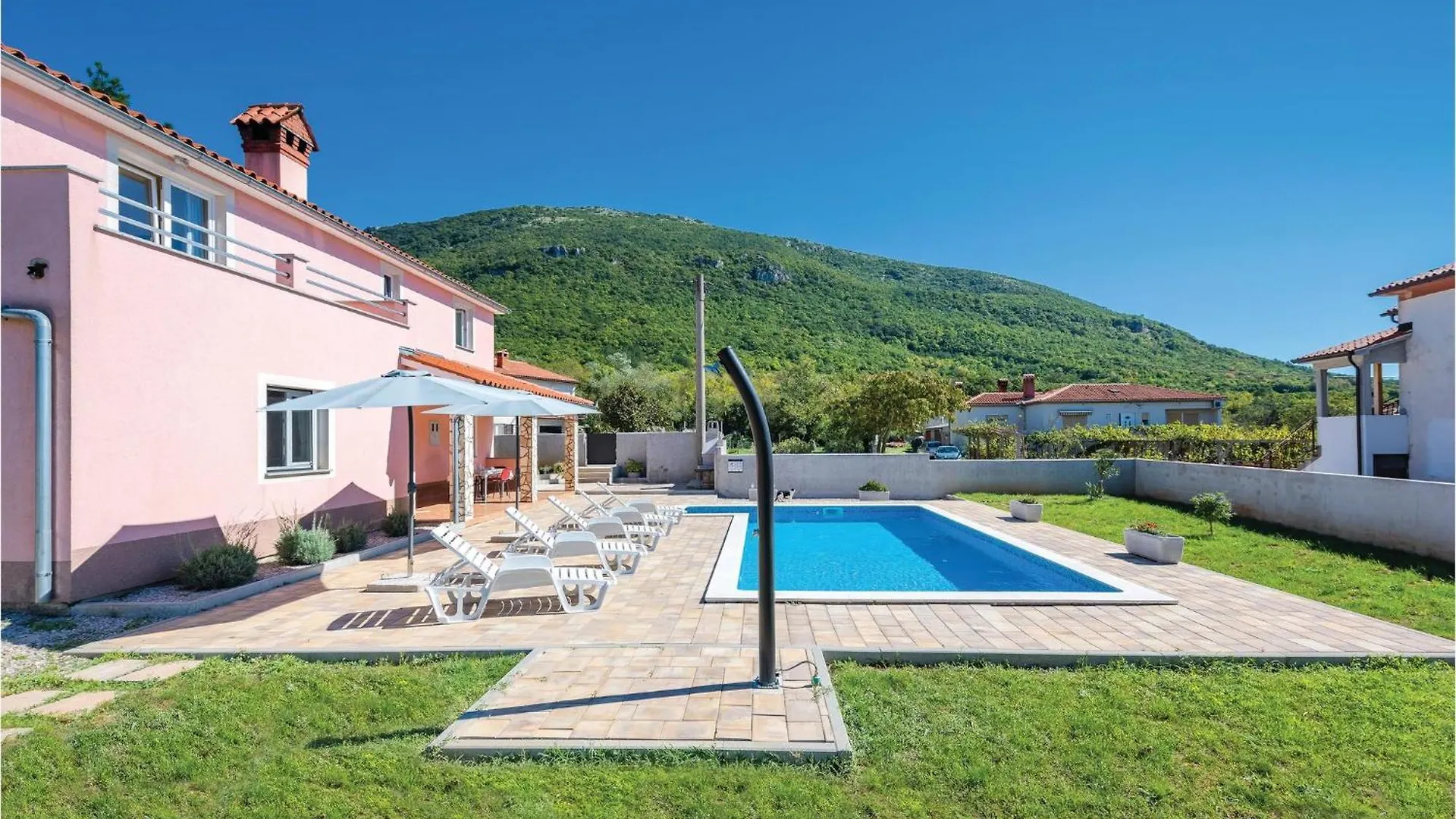 Holiday home Beautiful Home In Plomin With Kitchen