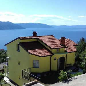 Apartment Matea, Plomin